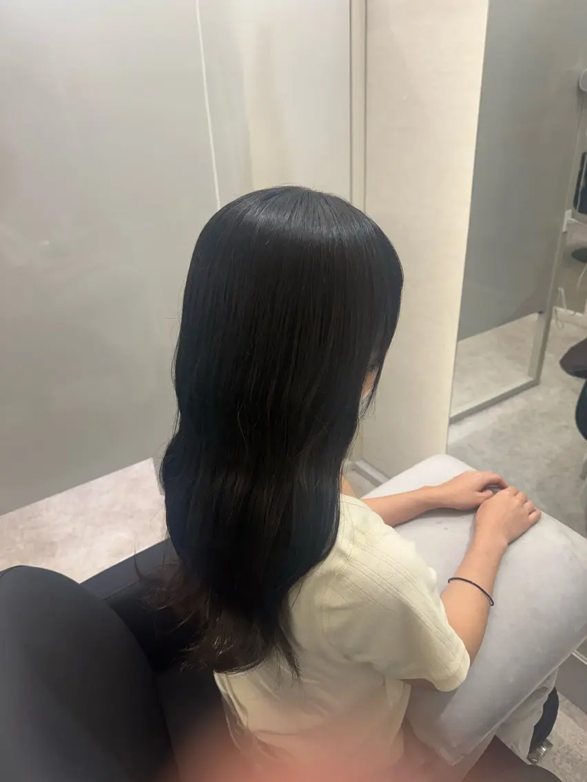 セミロング カラー Arisa /アシスタントのヘアスタイル