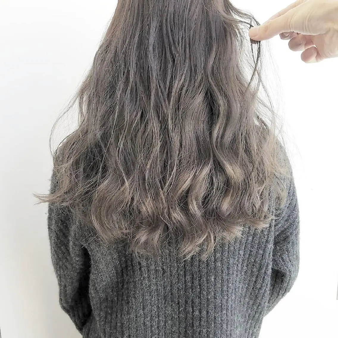 ミディアム カラー ヘアアレンジ ネイル 透明感カラー グレージュ ハイライトカラー ハイライト iplus　眉毛と まつげパーマ専門店のマツエク・マツパデザイン