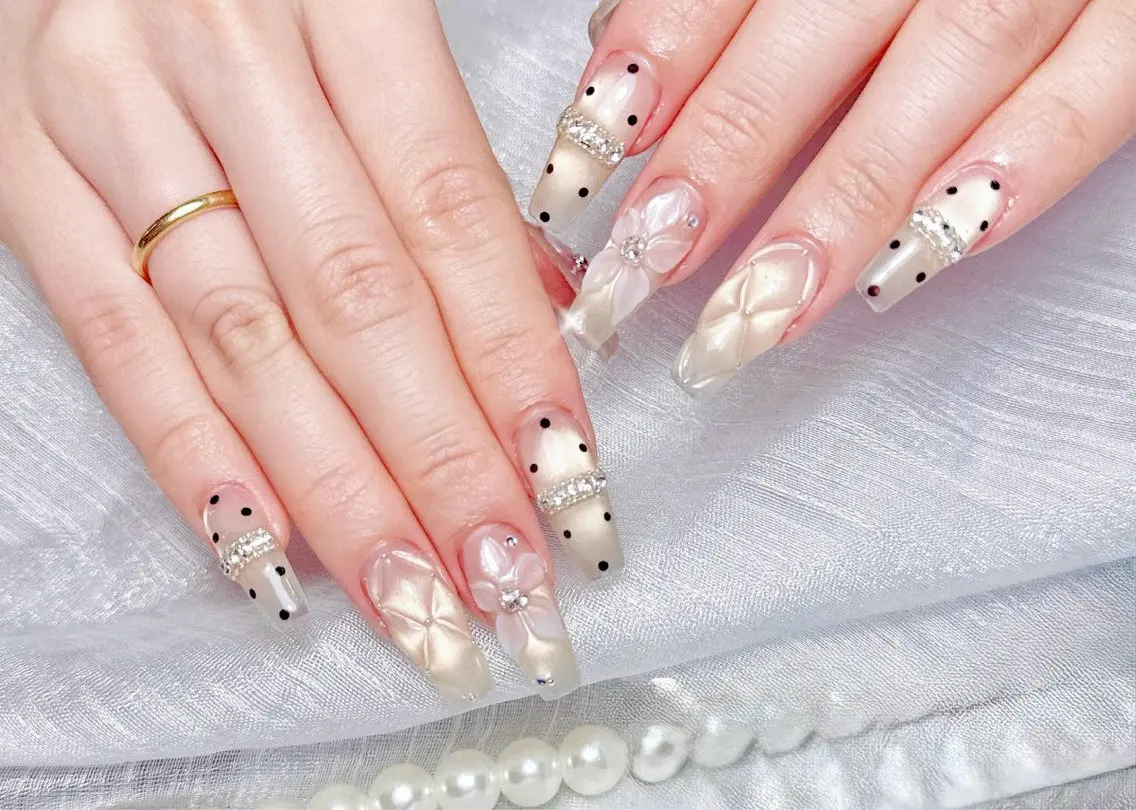 ネイル オーロラネイル べっ甲ネイル チークネイル 成人式 長さ出し ハンドネイル ハンドケア For you. Nail Salonのネイルデザイン