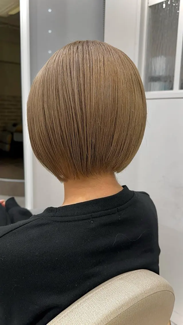 ミディアム カット ヘアカラー ボブ、レイヤー、 ハイトーン、古淵のヘアスタイル