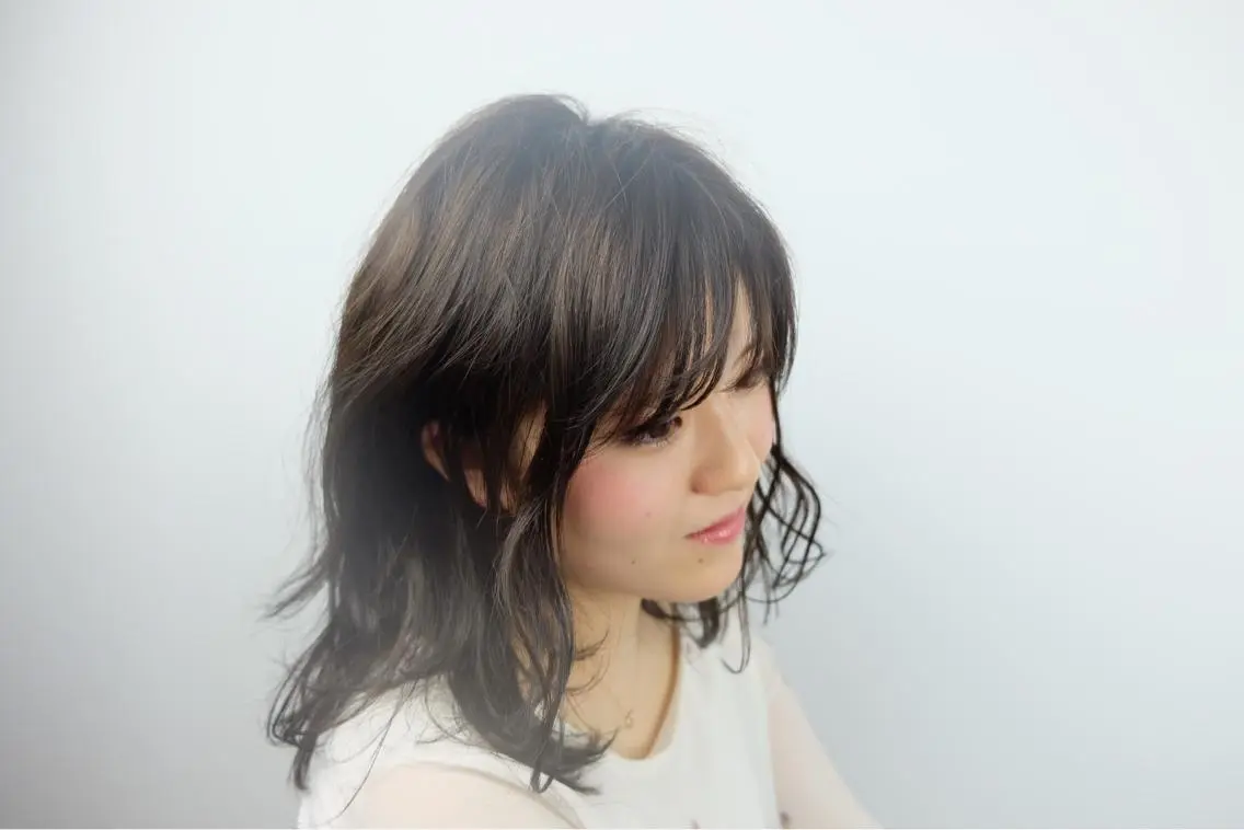ミディアム カラー パーマ 佐山 眞紀のヘアスタイル