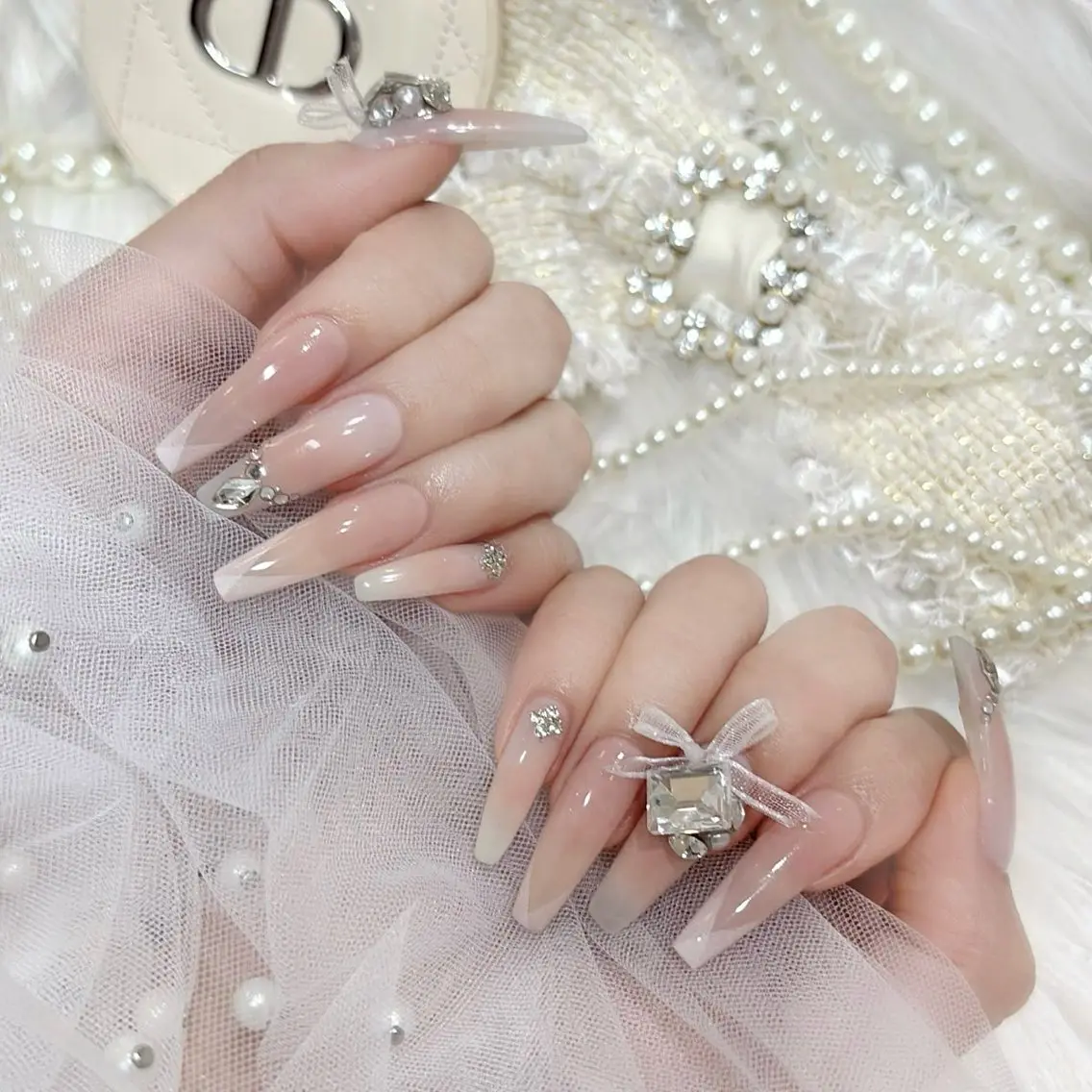 ネイル キラキラネイル 韓国ネイル ロングネイル ワンホンネイル ハンドネイル Josie nail salonのネイルデザイン
