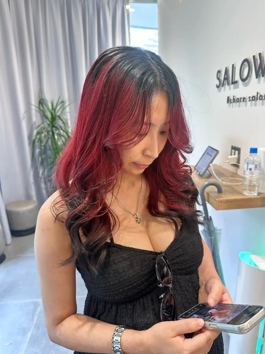 ロング カラー 黒髪 ブルーカラー ブルーブラック デザインカラー レッドカラー ヘアカラー トリートメント 💋ハイトーンデザイ ンヘア💋A'nyuのヘアスタイル