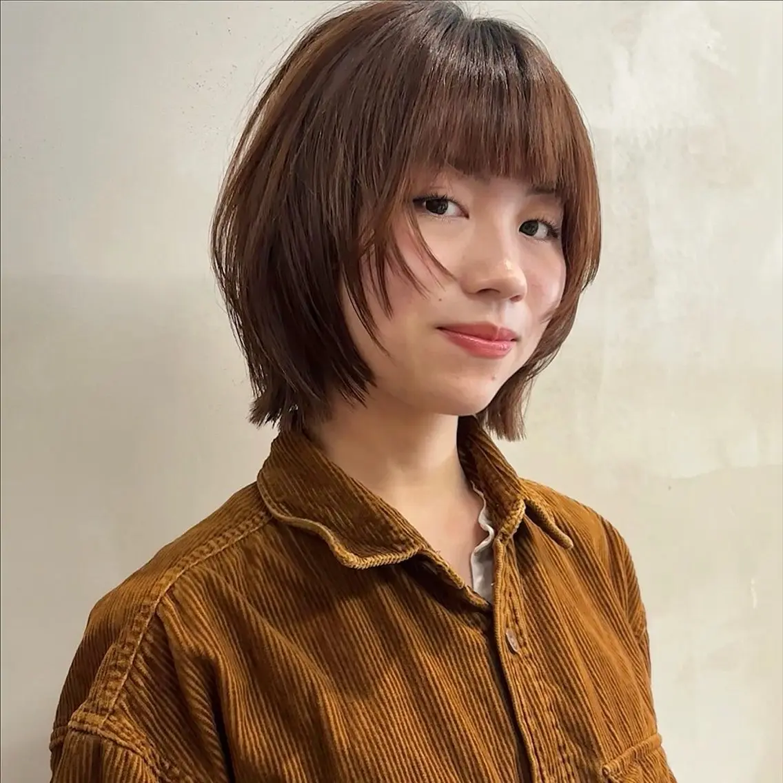 ミディアム 瑠己杏 :ボブ/ ハイトーンワンカラーのヘアスタイル