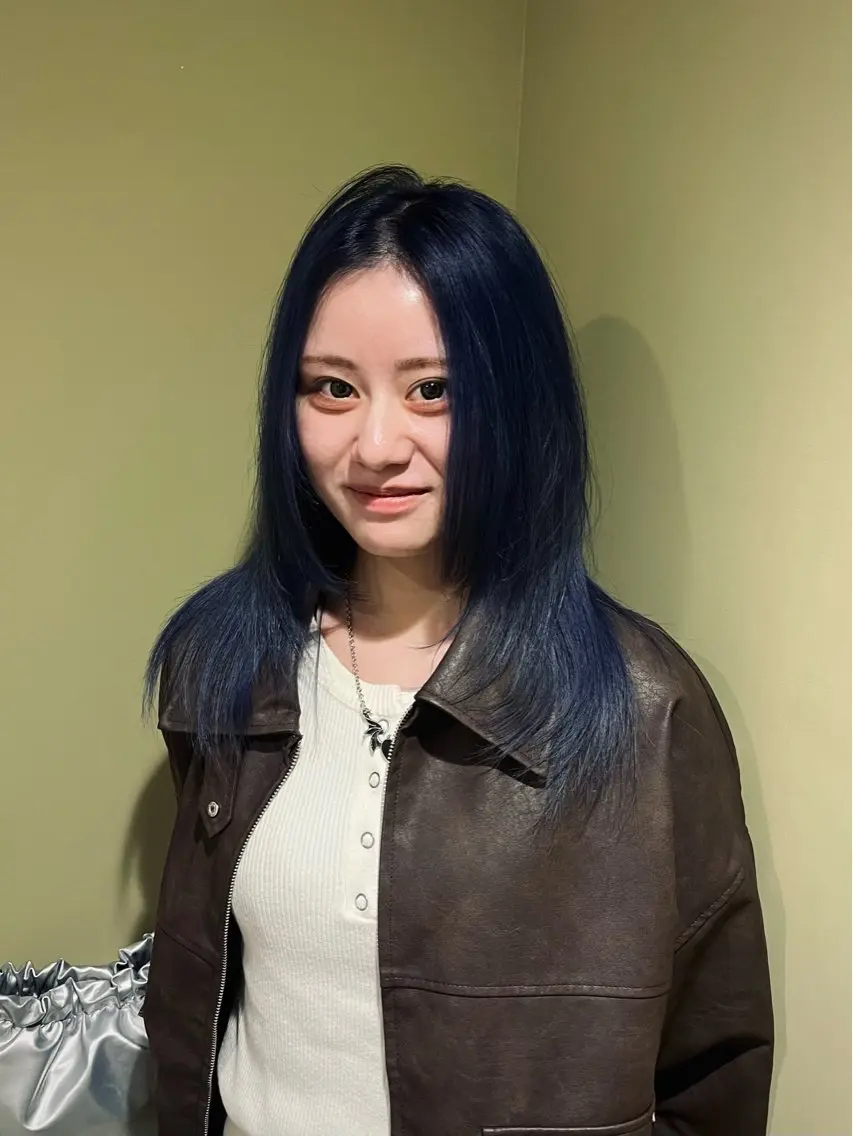 セミロング カラー ブルーカラー 🐰カラーモデル🐰 mihoのヘアスタイル