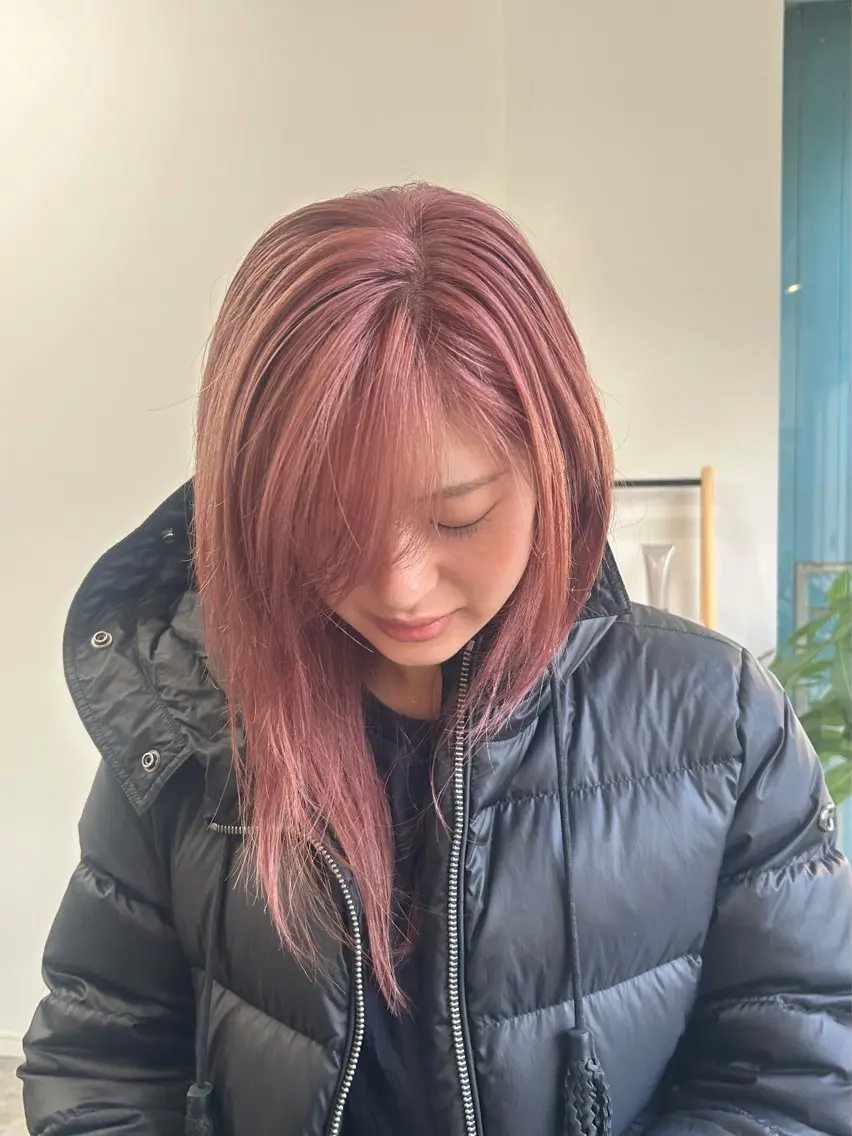 ロング カラー ブリーチ ピンクカラー ヘアカラー 金澤 希空のヘアスタイル