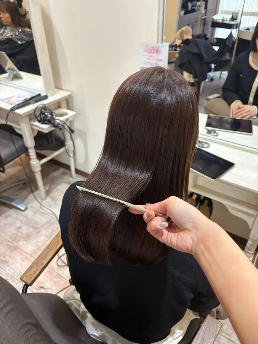 《 🌙土日祝🌙 》艶カラー + 前髪カット + 保湿ケアトリートメント🤍の写真