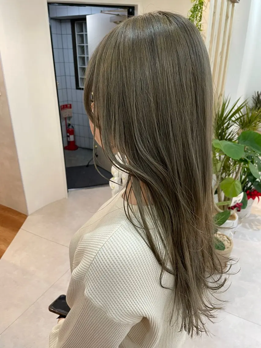 ロング カラー グレージュ オリーブグレージュ オリーブグレー moro 丁寧なカウンセリングのヘアスタイル