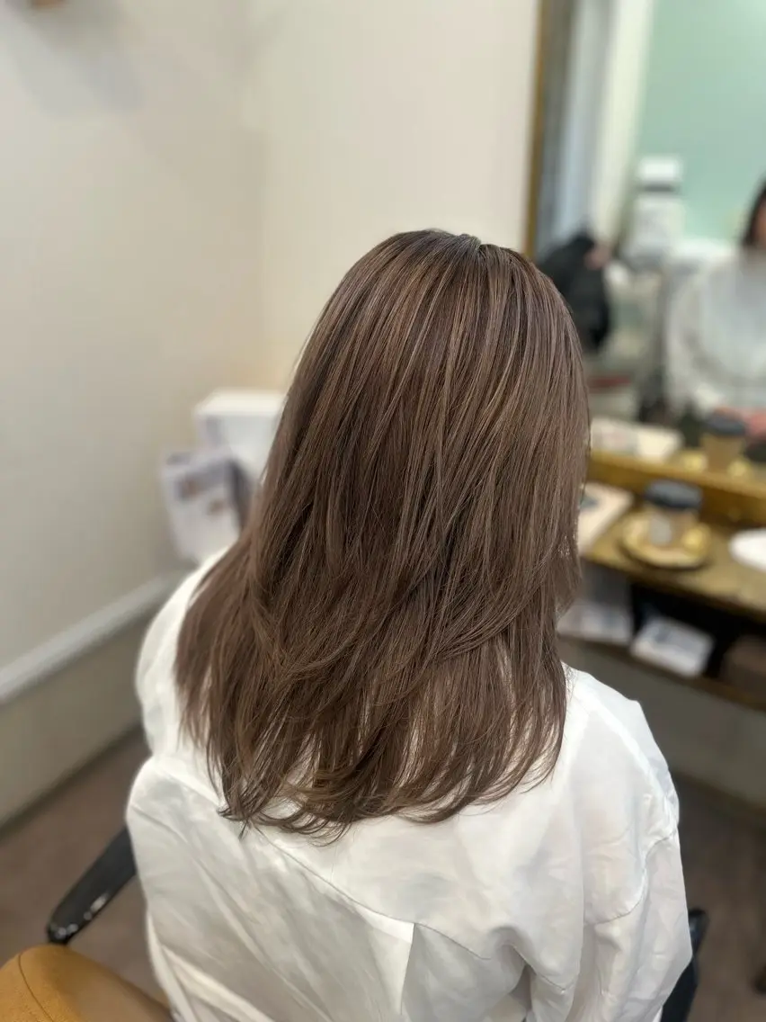 セミロング レイヤーカット ヘアカラー トリートメント 押川 未羽のヘアスタイル