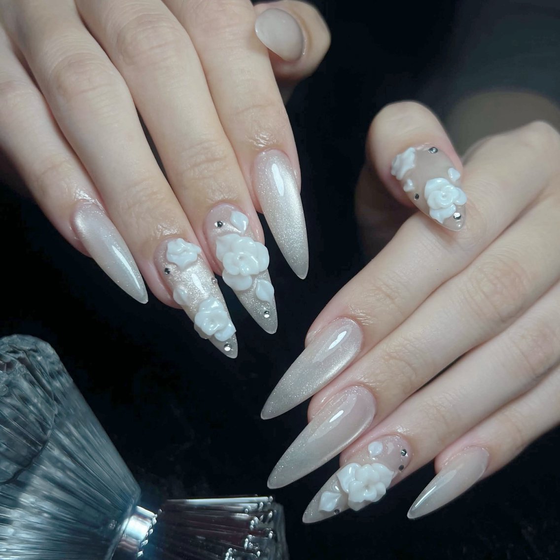 ネイル オーロラネイル 長さ出し フラッシュネイル フレンチネイル ジェルネイル ハンドネイル Amee Nail Salonのネイルデザイン