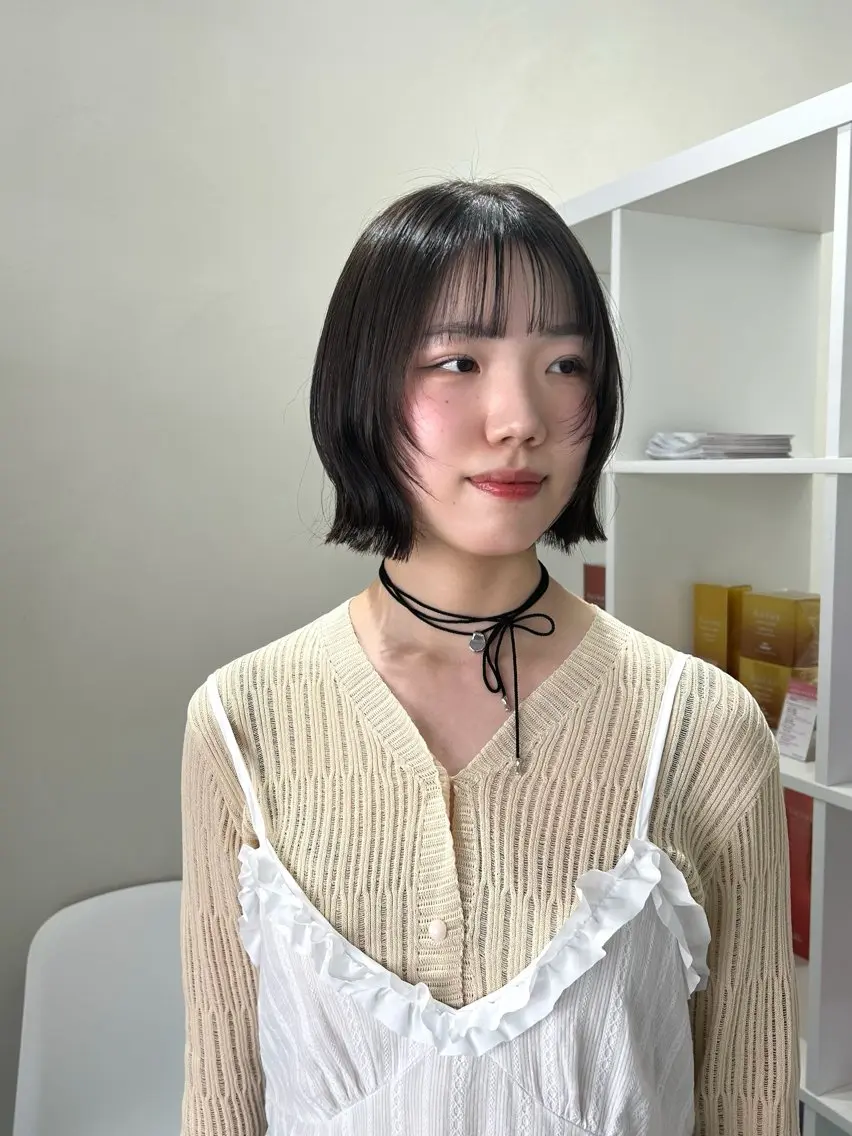 ミディアム ボブ 顔まわりレイヤー 顔周りカット レイヤーカット 濱川 麻帆のヘアスタイル