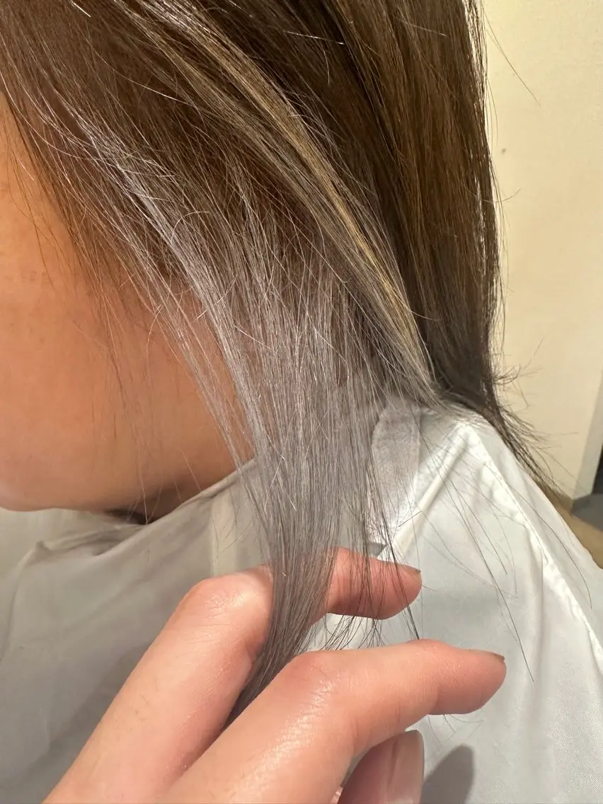 ミディアム カラー インナーカラー シルバー Gen【清洲美容師】 hanareのヘアスタイル