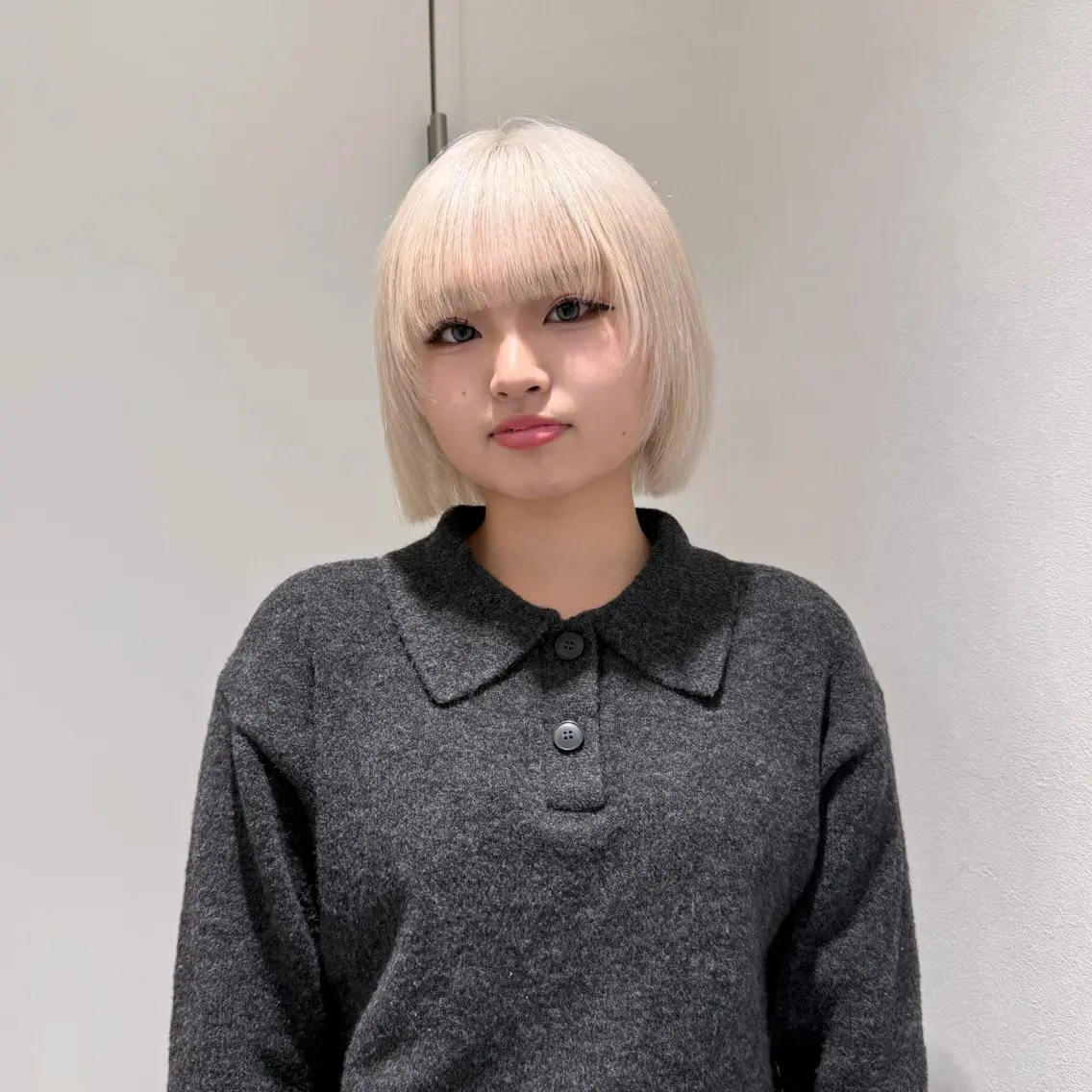 ミディアム カラー ヘアアレンジ ベージュカラー ブリーチ ブロンド デザインカラー ミルクティーベージュ ヘアカラー 【🥀履歴修正🥀】 ハイトーン職人/拓真のヘアスタイル