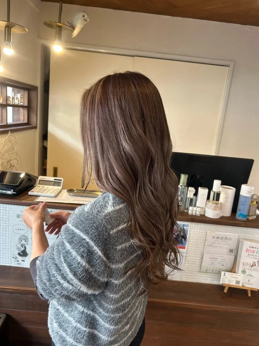ロング カラー ベージュカラー ブリーチ ハイライトカラー ラベンダーカラー ラベンダーベージュ 徳永　髪質改善 カラー🪄💫のヘアスタイル