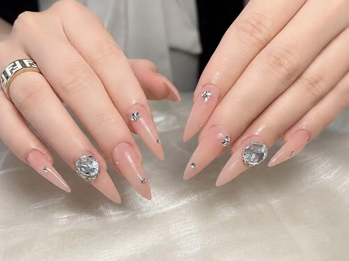 ネイル アートネイル フレンチネイル キラキラネイル 韓国ネイル ロングネイル ハンドネイル ハンドケア Mika Nails 心斎橋のネイルデザイン