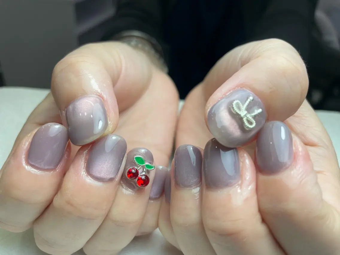 ネイル チークネイル フレンチネイル ジェルネイル ラメ(グリッター) ラメグラデーション MEO NAIL 中野 研修ネイリストのネイルデザイン