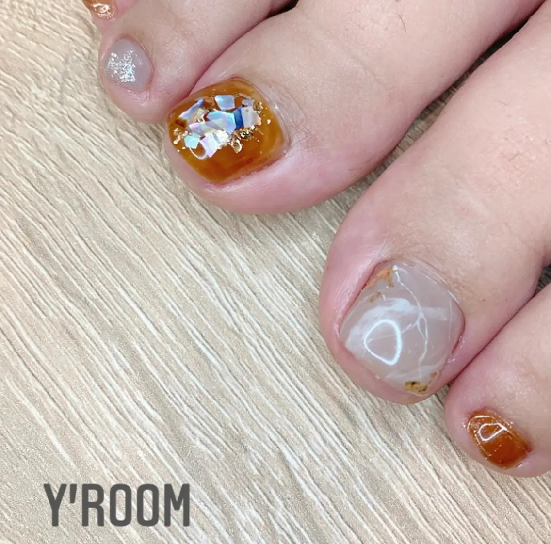 ネイル オーロラネイル フラッシュネイル フットネイル ジェルネイル グラデーション YUKA (ネイリスト)のネイルデザイン