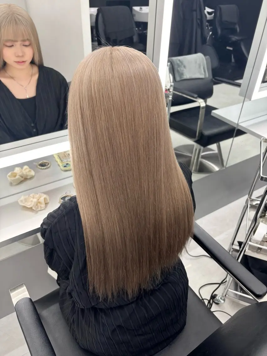 ロング カラー ベージュカラー ヘアカラー TACE AYANOのヘアスタイル