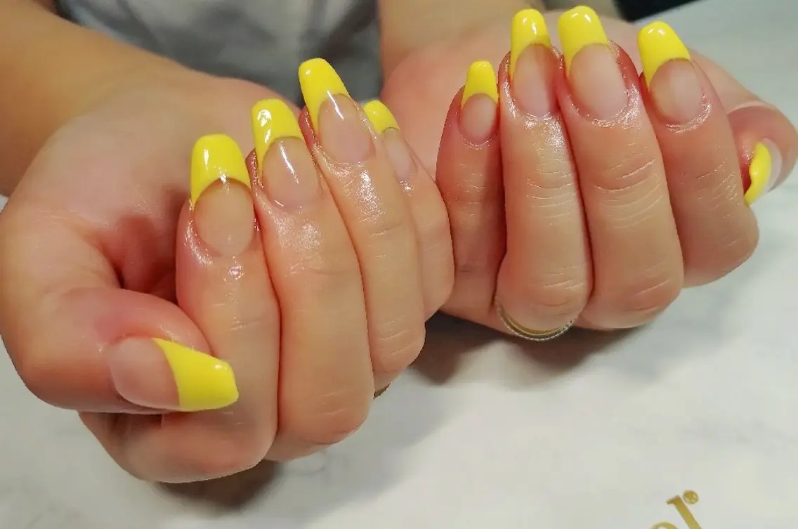 ネイル フレンチネイル 黄色 ハンドネイル SAORI/KAON /nailsalonのネイルデザイン