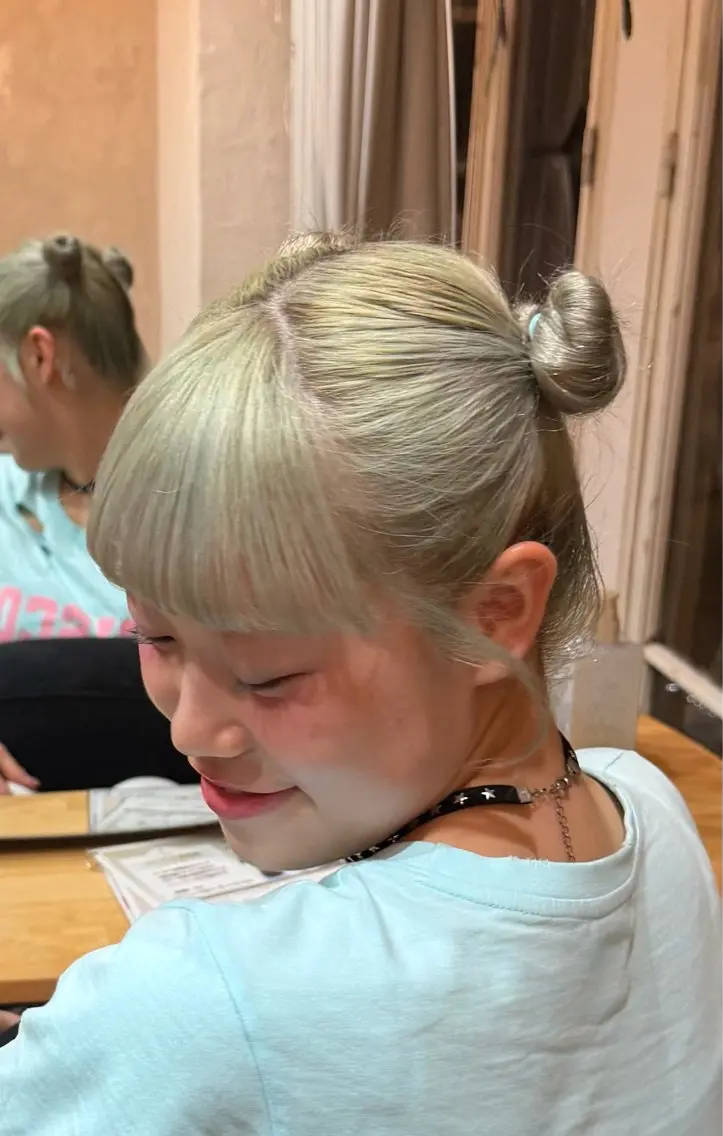 ミディアム カラー ハイトーン💗ピンク 🛼カラフル🍀のヘアスタイル