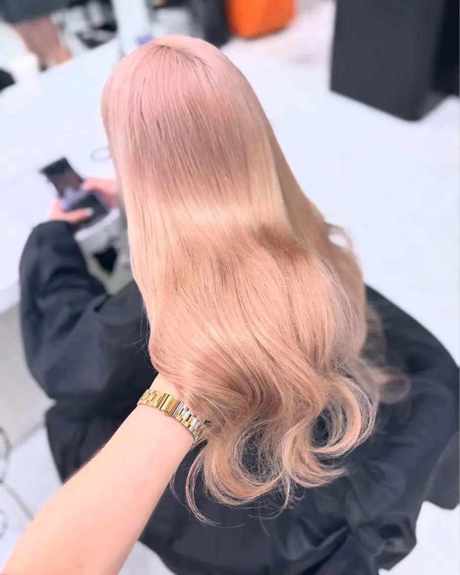 【ブリーチのダメージが怖い方へ】ダメージ94%カット✨ブリーチ1回＋オンカラー＋内部補修トリートメント＋コテ巻き仕上げの写真