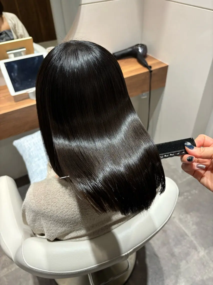 セミロング カット 縮毛矯正 トリートメント 美髪ヘア 🤍erikaのヘアスタイル