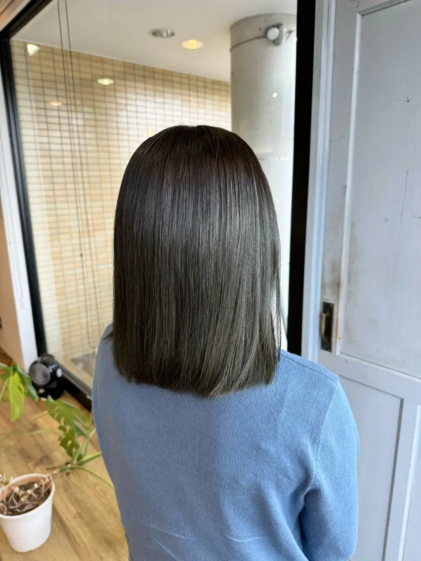 セミロング カラー アッシュ オリーブアッシュ ヘアカラー トリートメント ツキダテ ユイのヘアスタイル