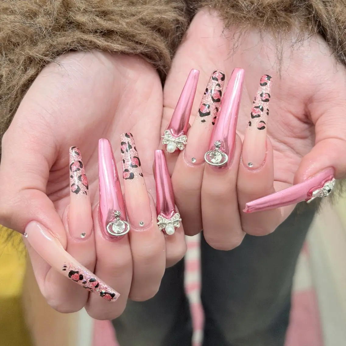 ネイル オーロラネイル ボルドー ブラウン 氷ネイル・うるうるネイル キラキラネイル ハンドネイル Julli NailStudioのネイルデザイン