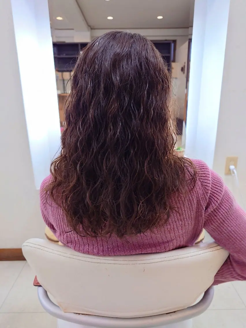 ロング パーマ キンジョウ エナミのヘアスタイル