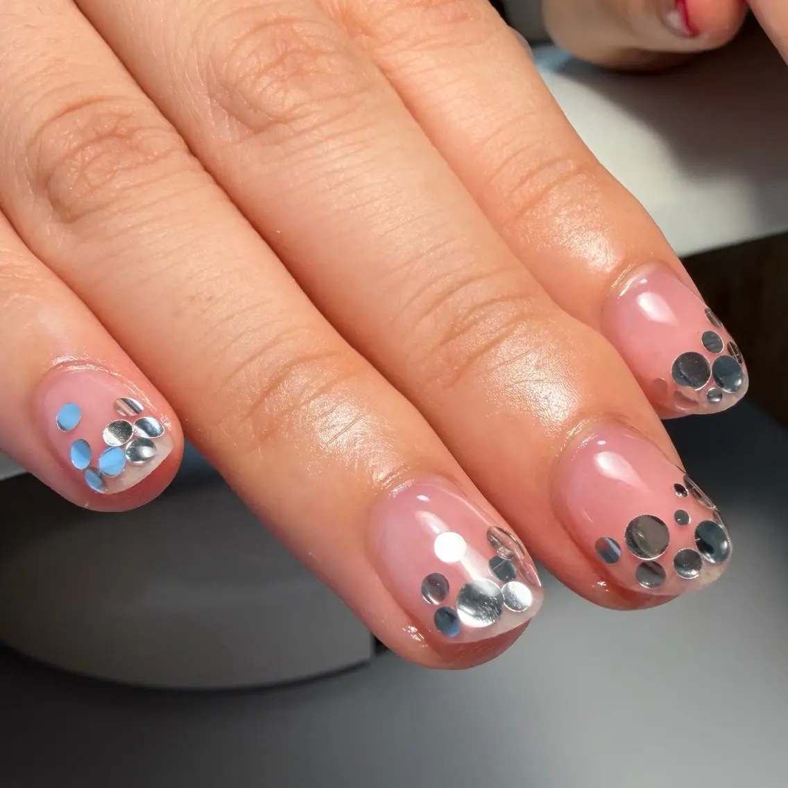 ネイル シルバー シンプルネイル ハンドネイル プライベートサロン NAIL BY YUのネイルデザイン