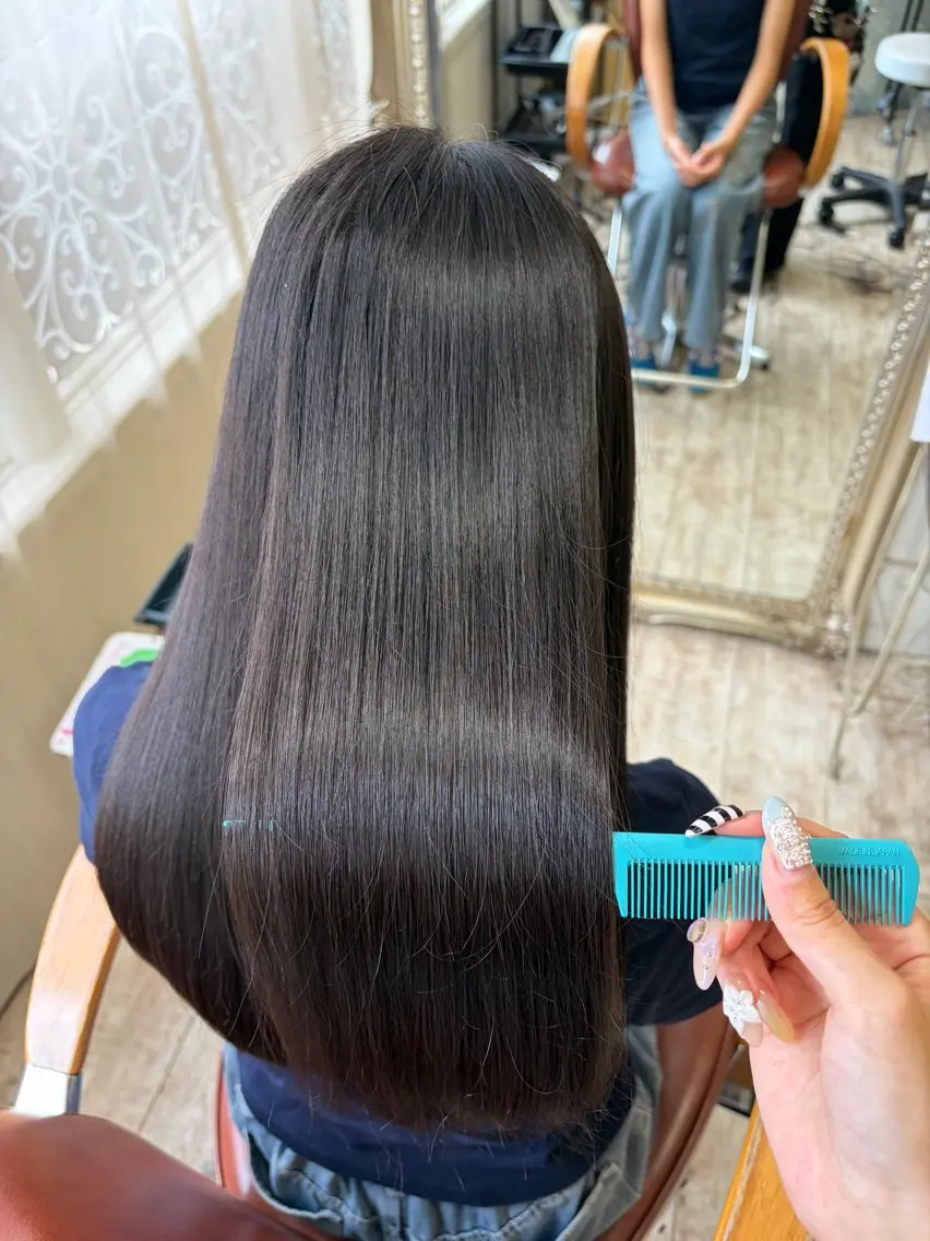 セミロング カット 縮毛矯正 トリートメント 【艶髪カラー】 omiのヘアスタイル