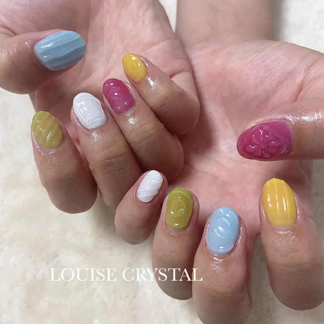 ネイル ハンドネイル LOUISE CRYSTALのネイルデザイン