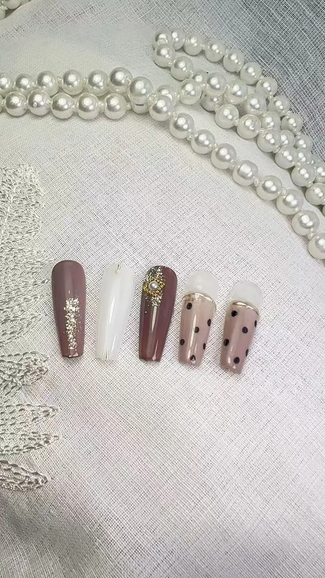 ネイル H3 Nail シロのネイルデザイン