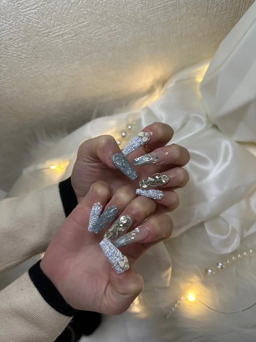 ネイル キラキラネイル Nailsalon SKiのネイルデザイン