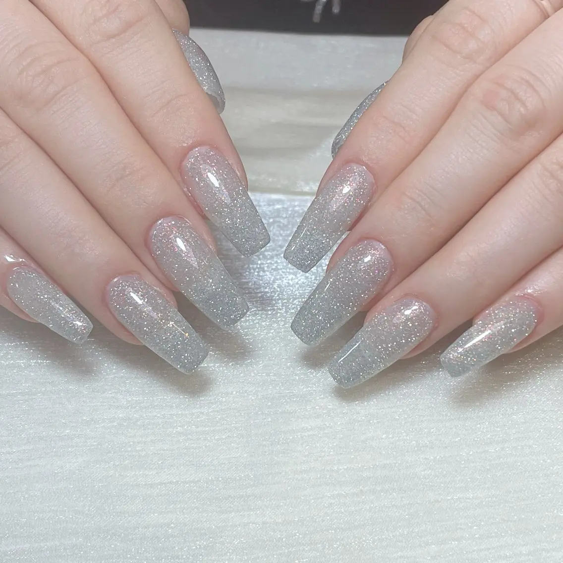 ネイル アートネイル オーロラネイル フラッシュネイル ガーリー キラキラネイル ハンドネイル Una NAILMANAMIのネイルデザイン
