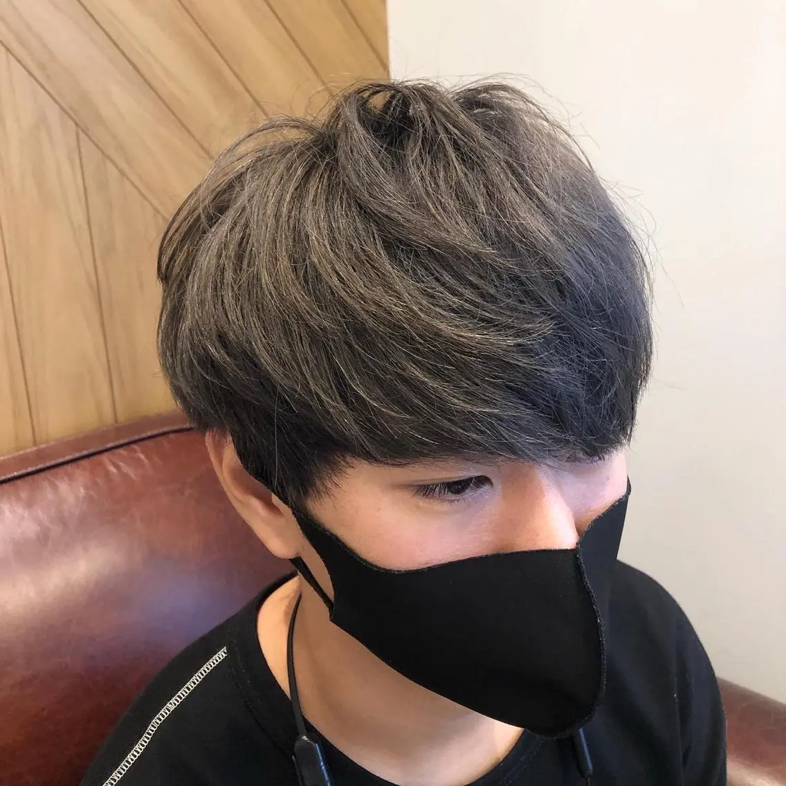 ショート カラー メンズ 鈴村 大介のヘアスタイル