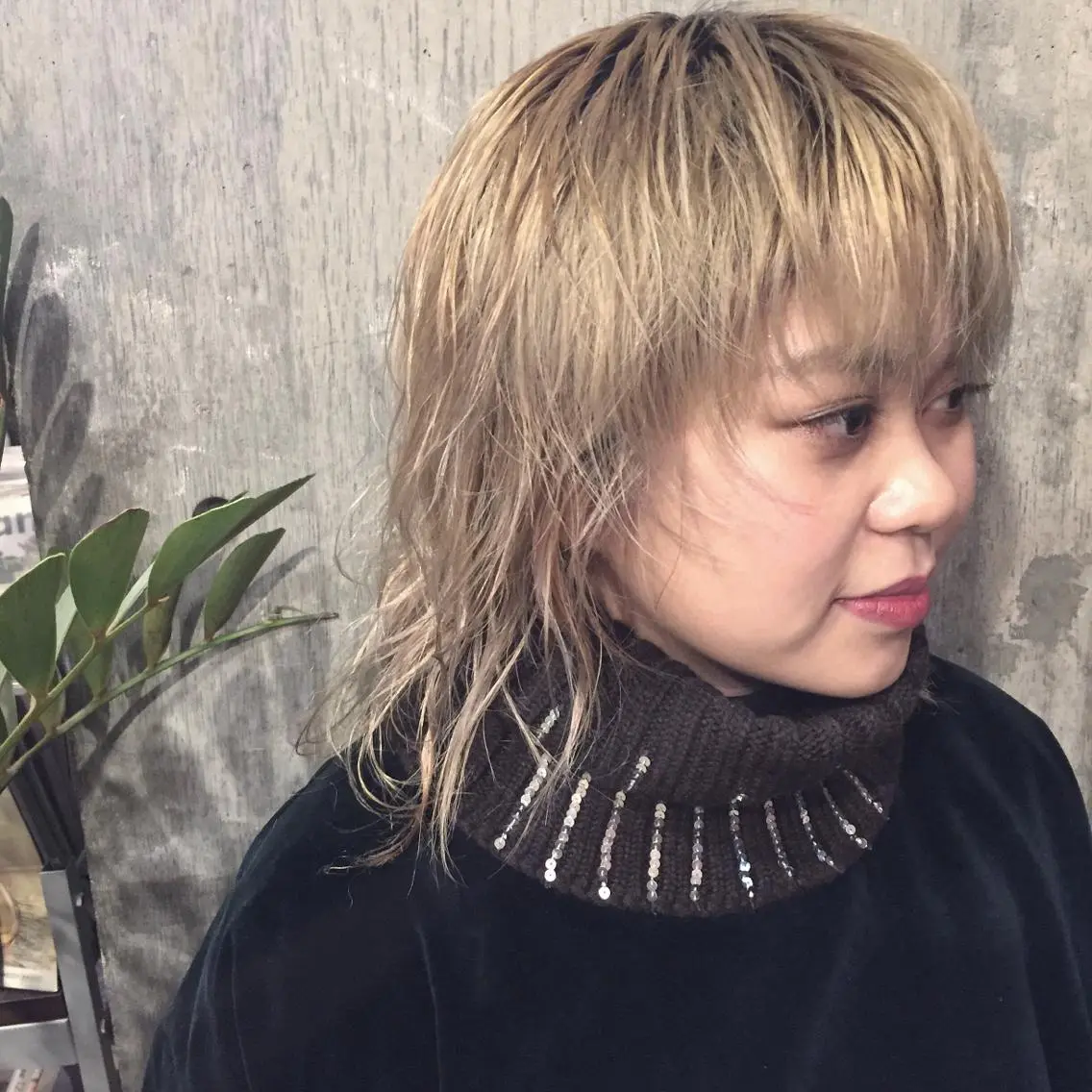 ミディアム カラー アッシュ ベージュカラー ブリーチ 🐝 hachi🐝のヘアスタイル