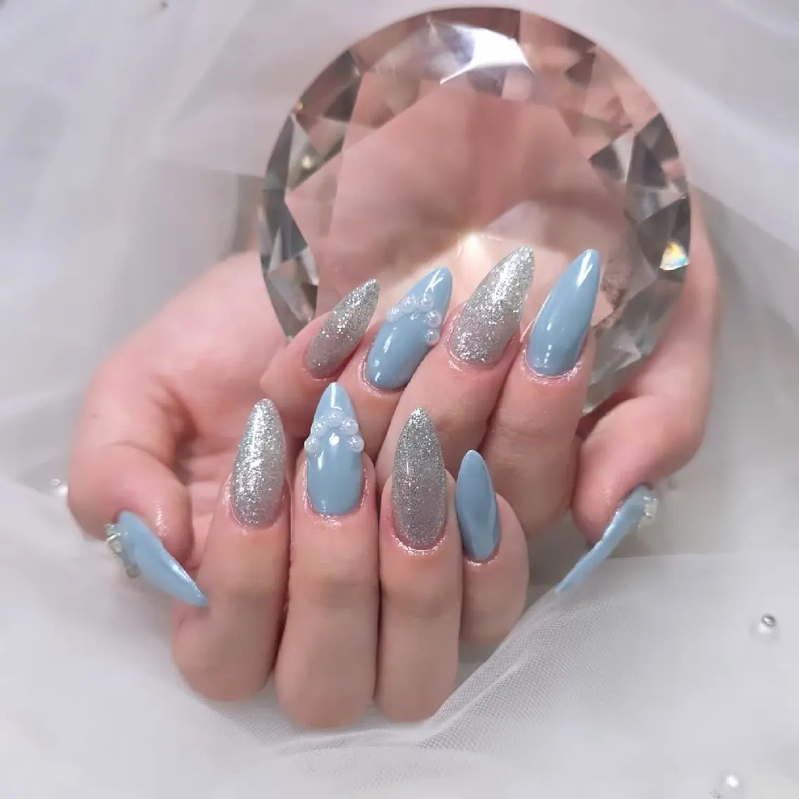 ネイル ミラーネイル ホワイト nailsalon glow sayaのネイルデザイン