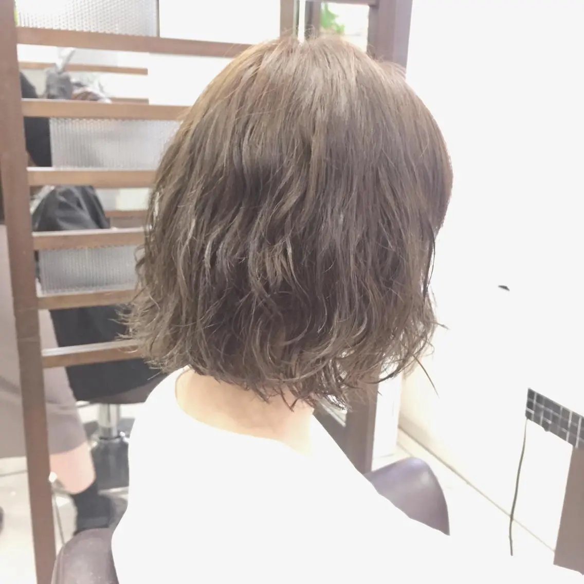 ショート カラー パーマ アッシュ ボブ 大平 美沙のヘアスタイル