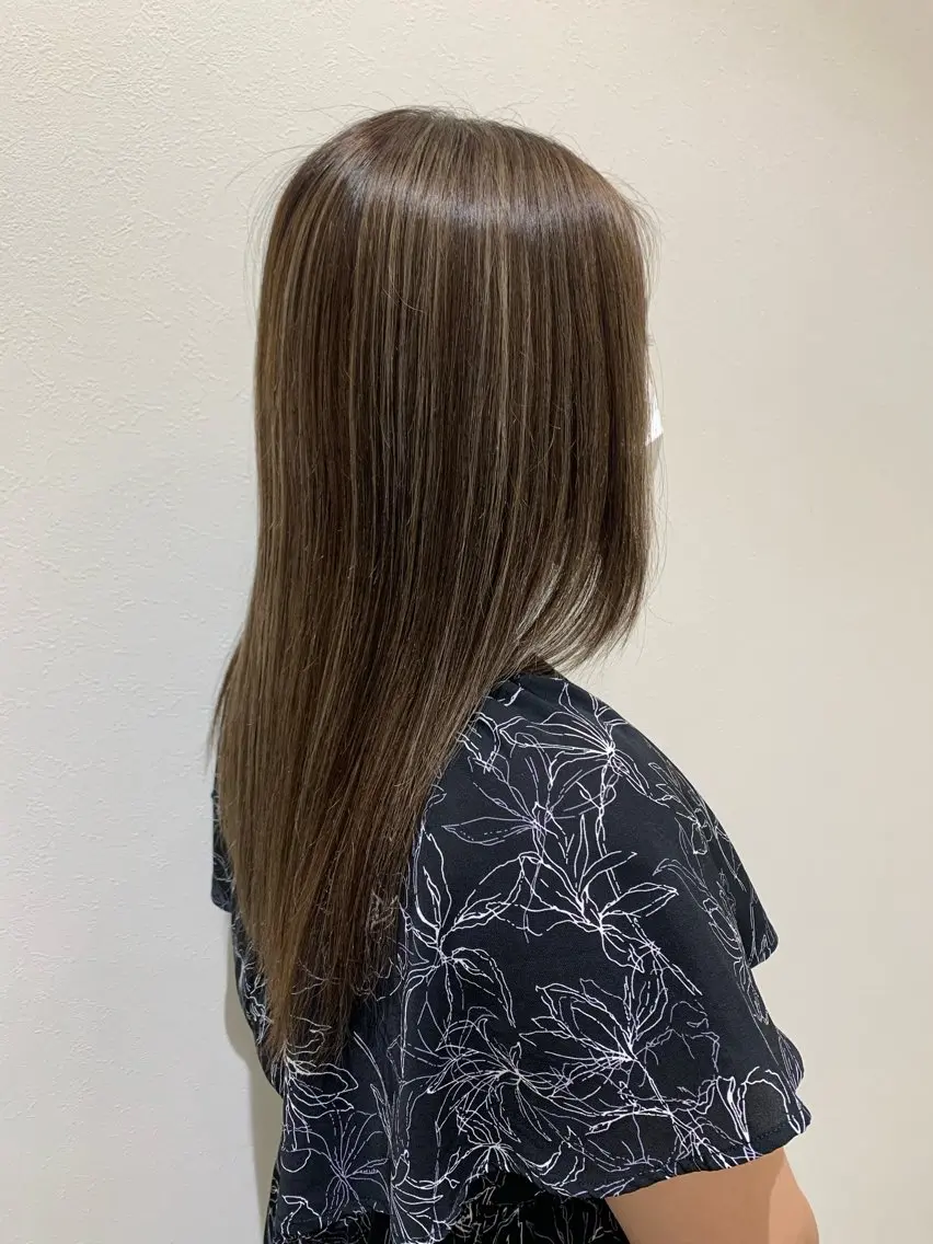 ミディアム カラー ハイライトカラー ハイライト 前田 美佑のヘアスタイル