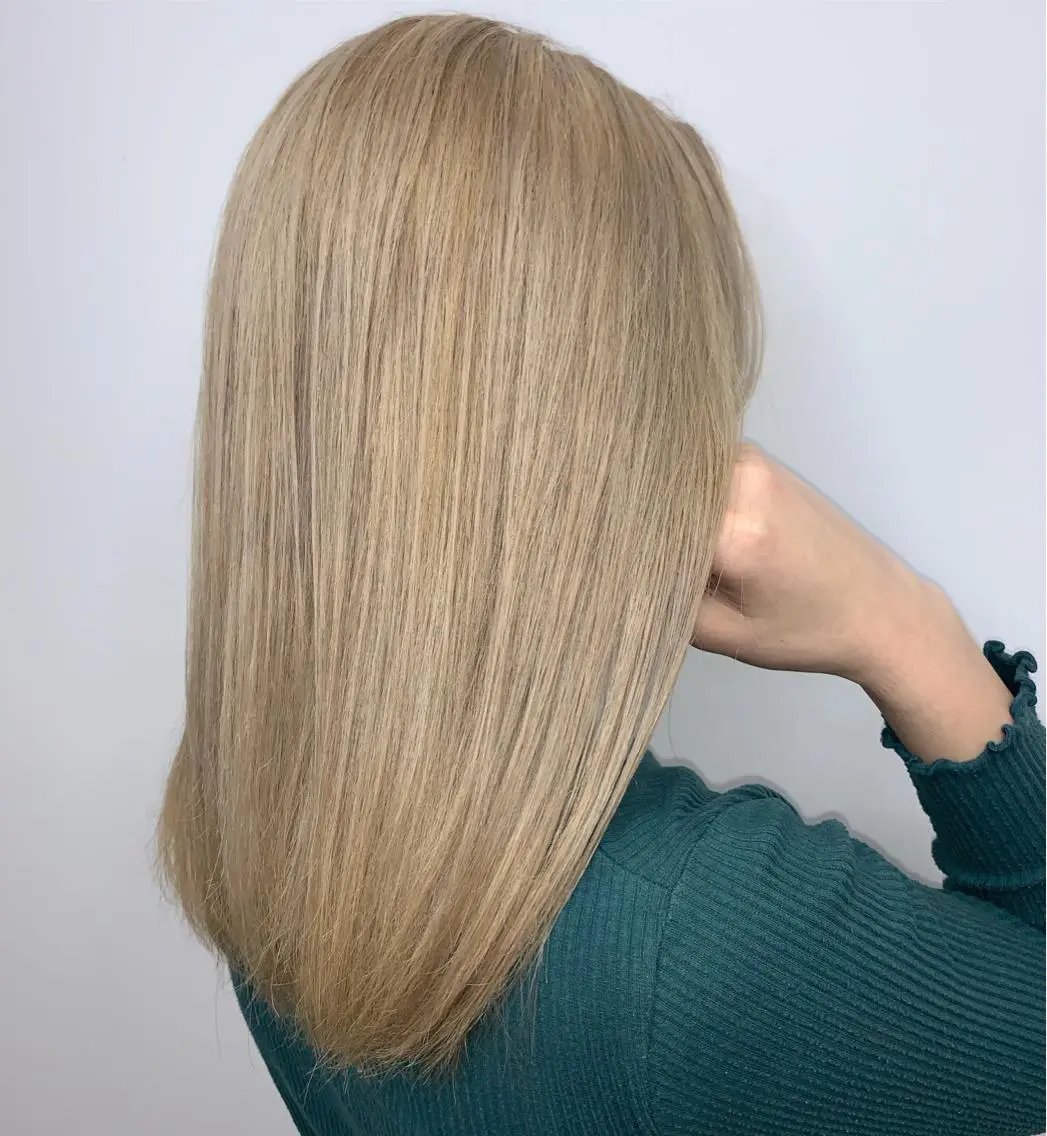 セミロング カット ヘアカラー トリートメント 山田 絵里菜のヘアスタイル