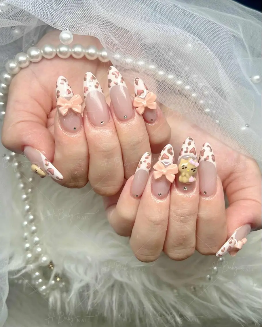 ネイル オーロラネイル フレンチネイル ジェルネイル ハロウィン キラキラネイル H.baby Nail Salonのネイルデザイン