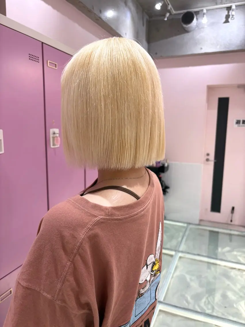 ショート カラー ヘアカラー トリートメント 美優🦕ツヤ髪 /ハイトーン🩶のヘアスタイル