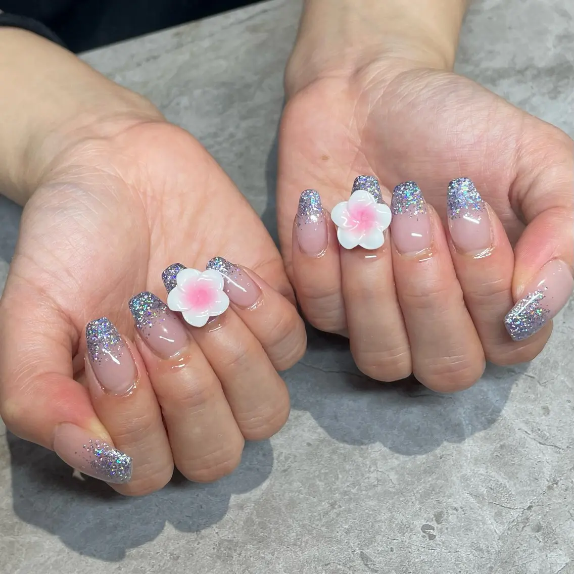 ネイル グラデーション ラメ(グリッター) ラメグラデーション IROHA NAIL 横山佳那のネイルデザイン