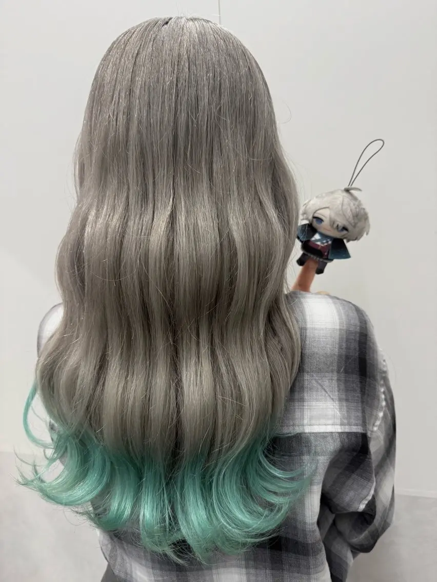 ロング カラー ブリーチ ケアブリーチ ダブルカラー グレージュ シルバー ヘアカラー トリートメント インナーカラー 推し ブリーチ  髪質改善のヘアスタイル