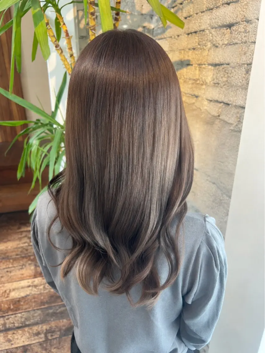 カラー 杉原 向日梨のヘアスタイル