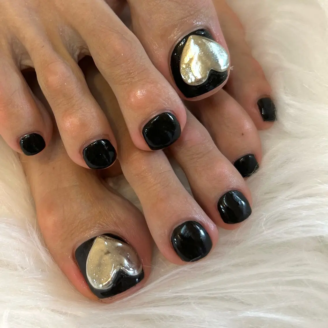 ネイル フットネイル ハート ミラーネイル フットネイル shine'an fuka🌿🫧のネイルデザイン