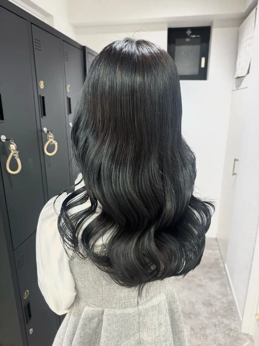 セミロング カラー 黒髪 ブルーカラー ブルーブラック 韓国風カラー 韓国風ヘア カット ヘアカラー トリートメント 縮毛矯正/シール エクステ/艶髪ひふみのヘアスタイル