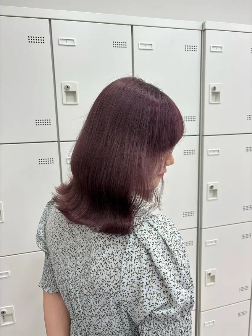 ミディアム カラー 抜け感レイヤー︴ ニュアンスカラーのヘアスタイル