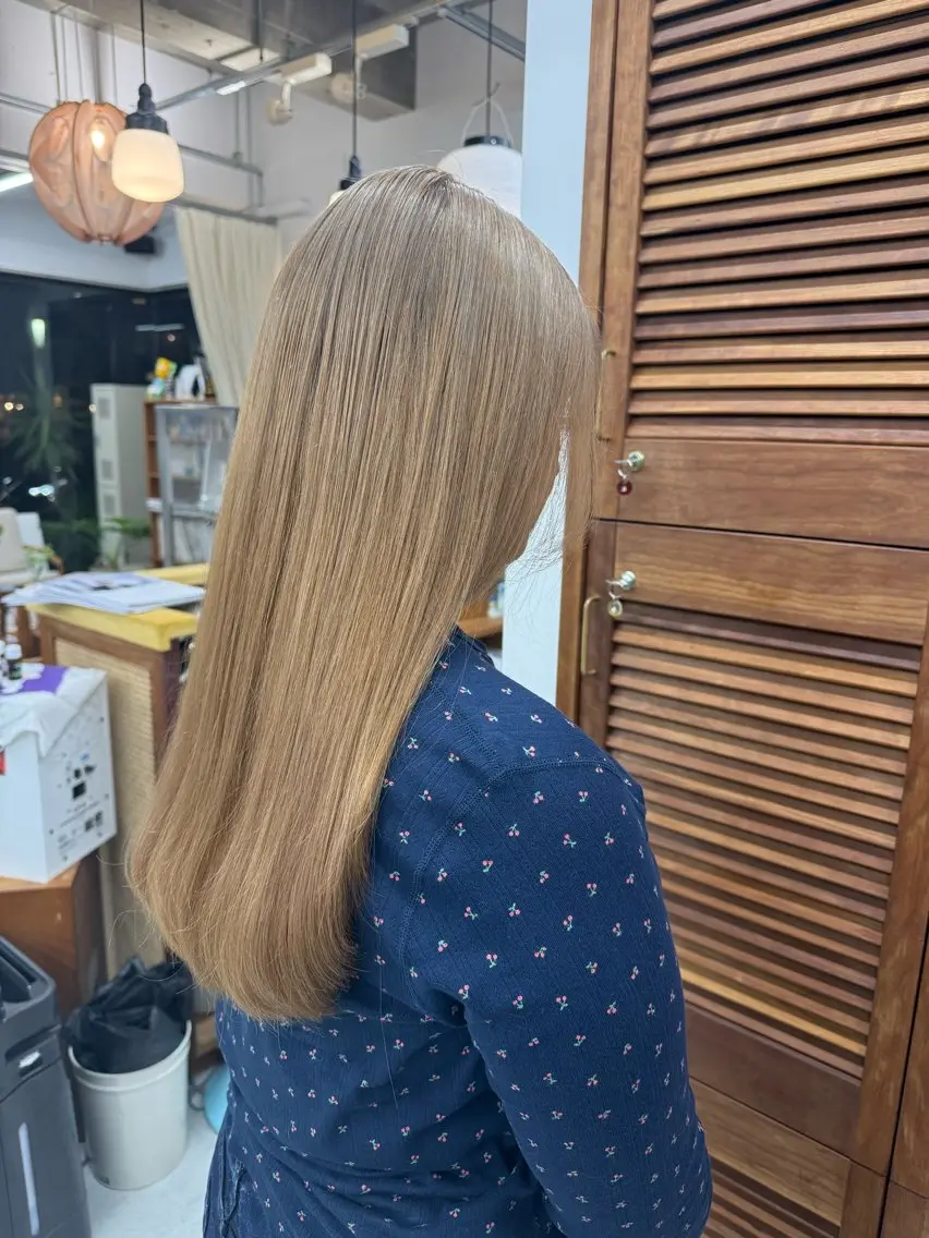 ロング カラー ベージュカラー ブリーチ ダブルカラー ヘアカラー まなみ/ PORT SALONのヘアスタイル